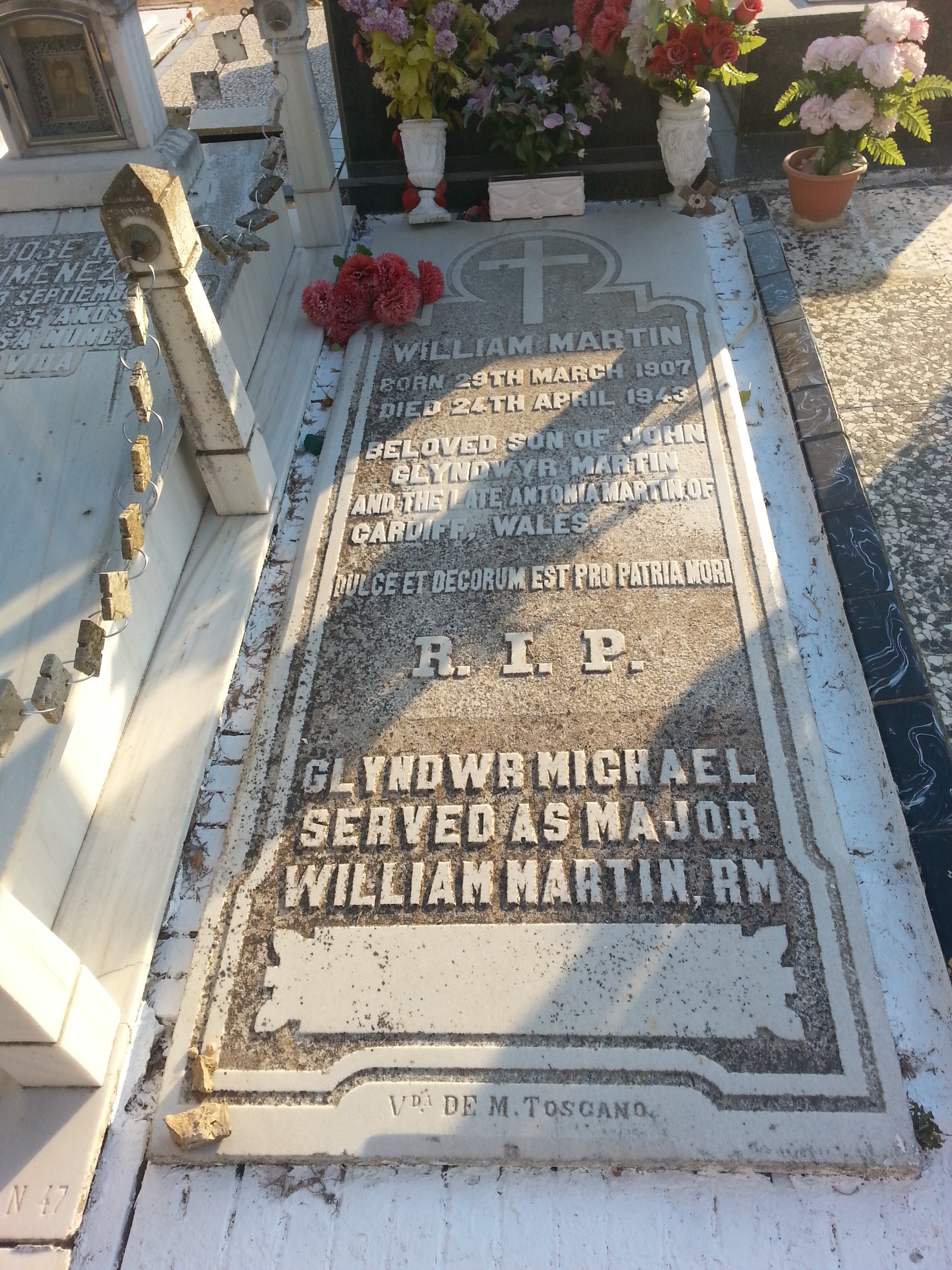Gravestone reading: R. I. P. Glyndwr Michael, Served as Major William Martin